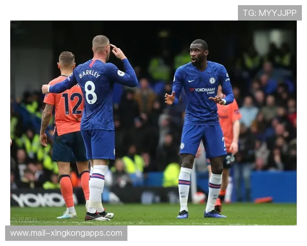 皇马后防联防练习：米利唐与卡瓦哈尔沟通动作曝光