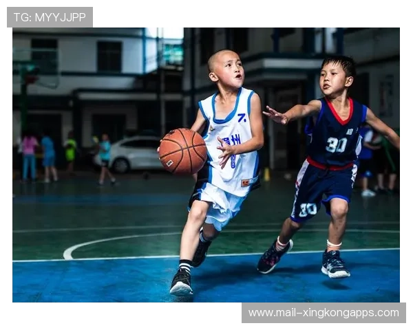 篮球少年怀揣梦想一路前行，篮球运动少年