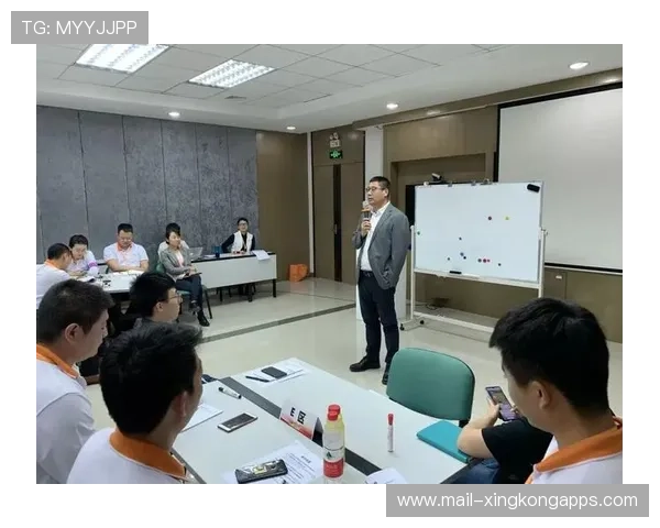 球队内部会议讨论战术变革，球队内部会议讨论战术变革方案