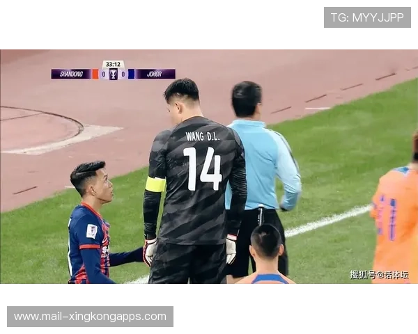 山东泰山祖马高空压制,对手传中几乎无落点 山东泰山祖马高空压制,对手传中几乎无落点