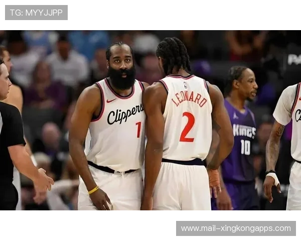 快船与骑士围绕哈登加兰互换方案进行最后一轮博弈 快船与骑士围绕哈登加兰互换方案进行最后一轮博弈